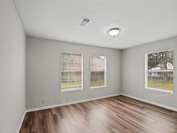 5th image of 8248 Hartford 1/2 St