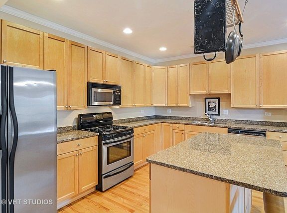 4th image of 1319 W Chicago Ave Unit 3