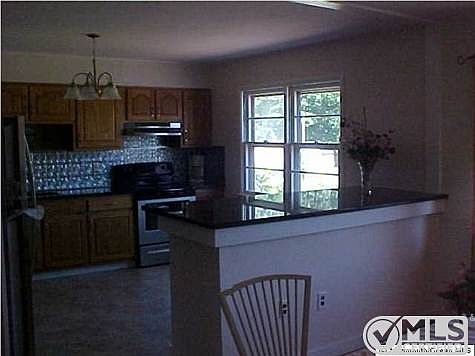 4th image of 684 White Cedar Dr