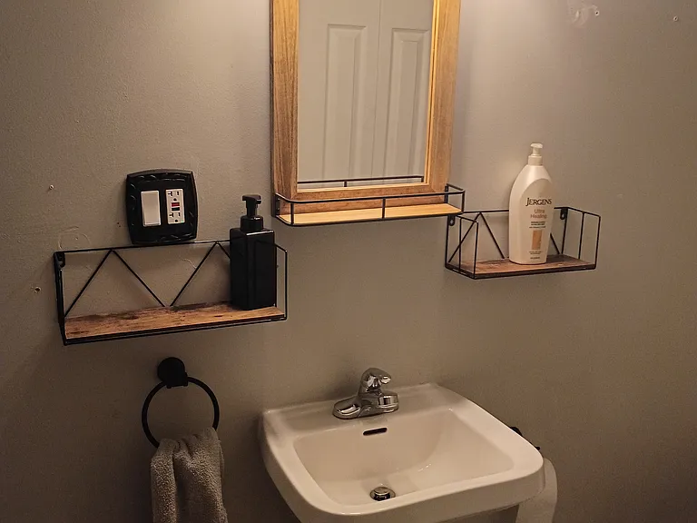 906 Colonial Dr — Photo 13
