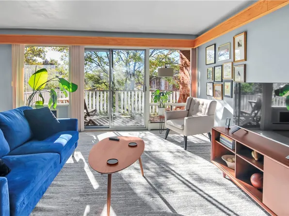 2250 N Triphammer Rd #E10, Lansing, NY 14882