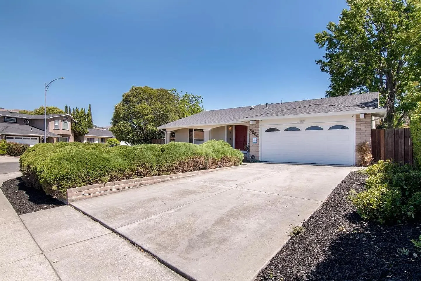 3264 Parkhaven Dr — Photo 1