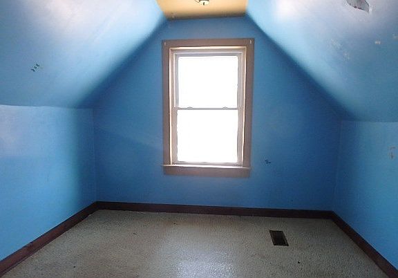 5th image of 10756 S Avenue M