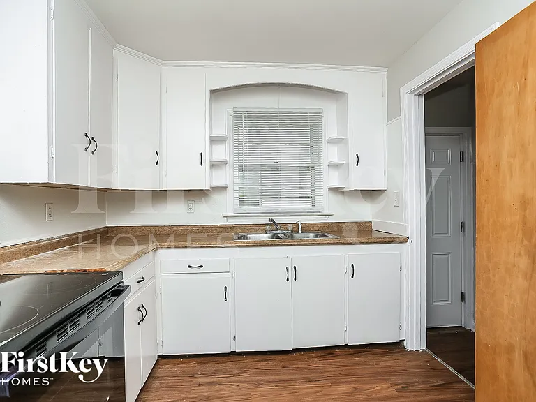610 N Martin Ave — Photo 6