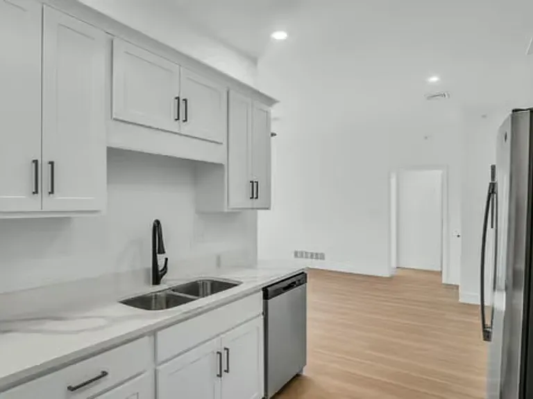 1309 N Bridge St — Photo 12