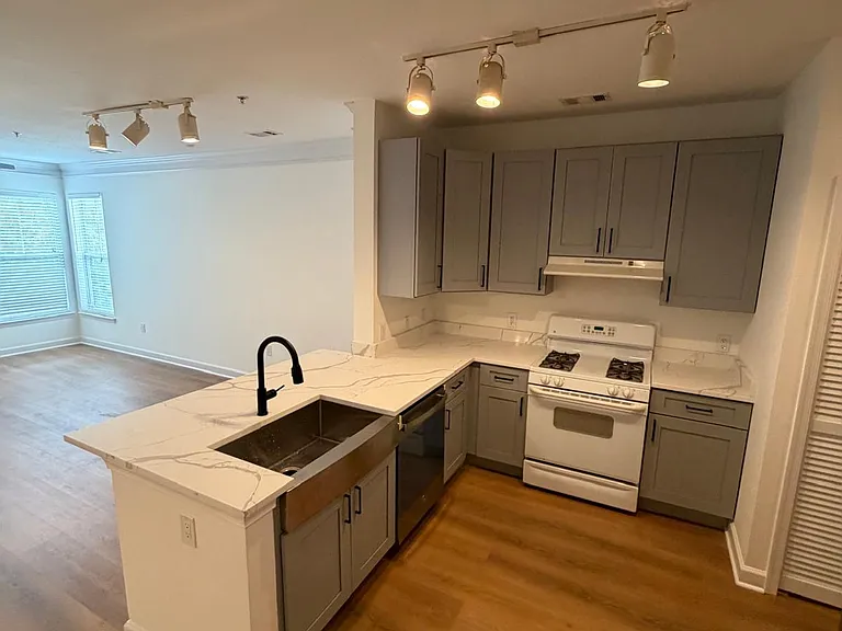 501 Hungerford Dr #356 — Photo 7