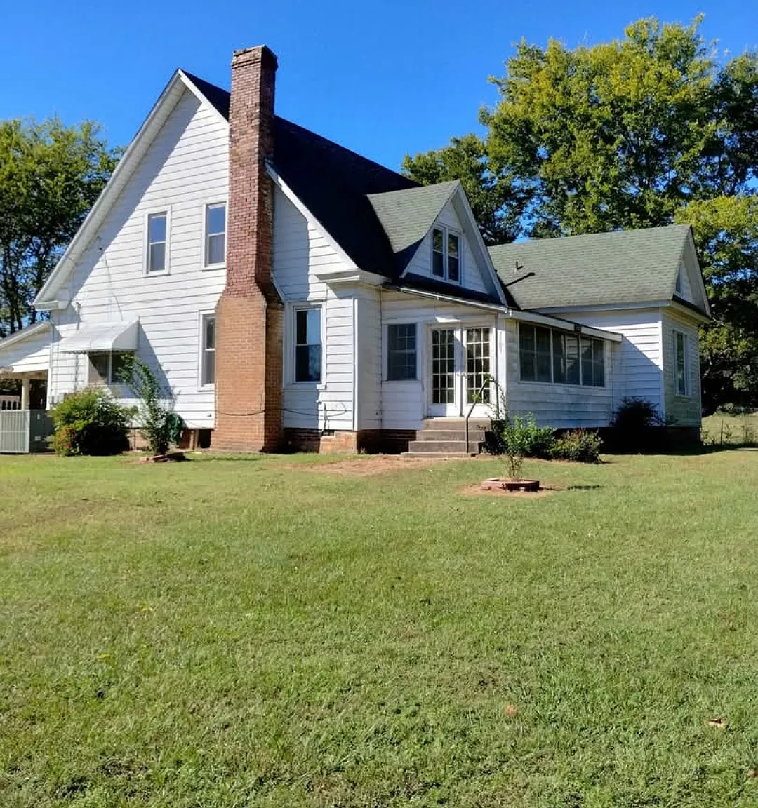 4 bed, 2276 sqft, $1,400 — Photo 1