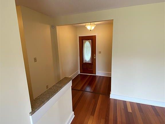 2nd image of 3380 Barlyn Ln
