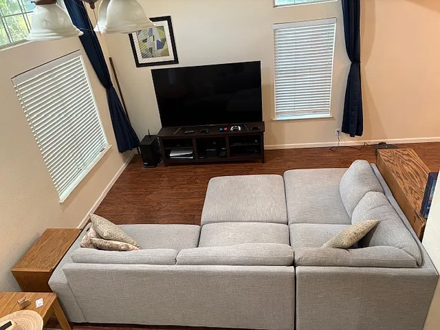 3 bed, 2.5 bath, 1837 sqft, $900 — Photo 2