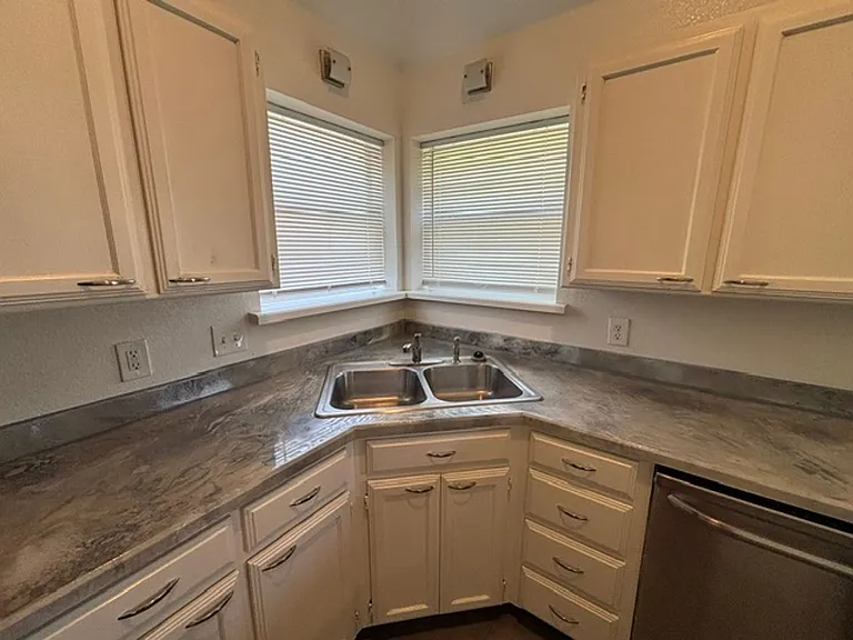 517 Meadowcrest Dr — Photo 11