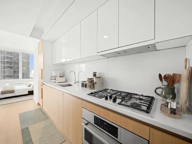 605 W 42nd St #37K — Photo 3