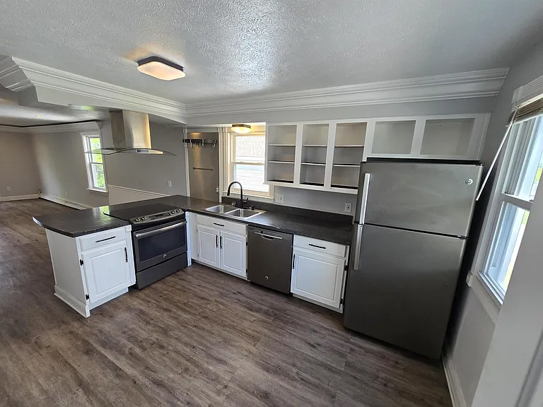 25 W Rosedale Ave — Photo 8