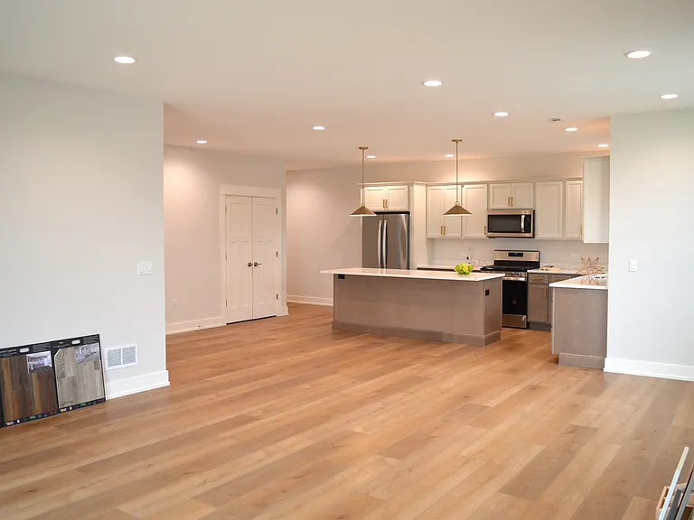 245 NW 3rd Ave — Photo 8