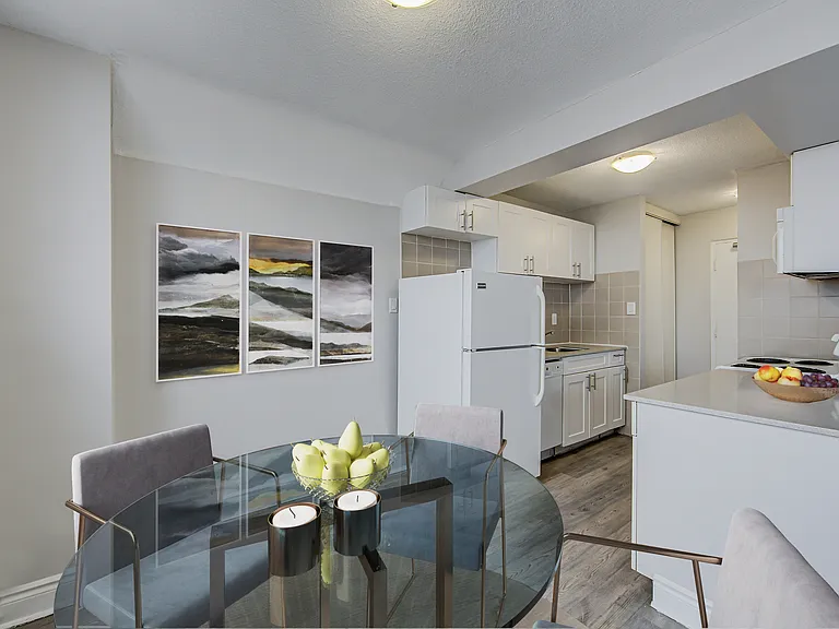 125 Wellington St N — Photo 3