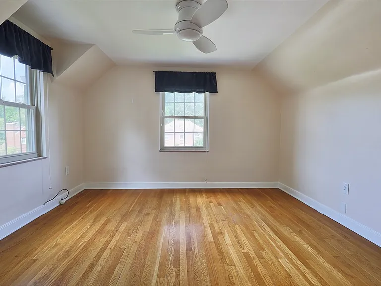 633 Crystal Dr — Photo 28