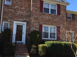 9529 Hunt Square Ct, Springfield, VA 22153