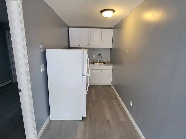 208 Main St #E — Photo 1