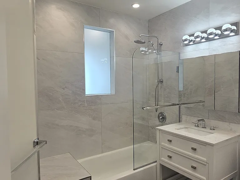 1649 La Salle Ave #1649 — Photo 9