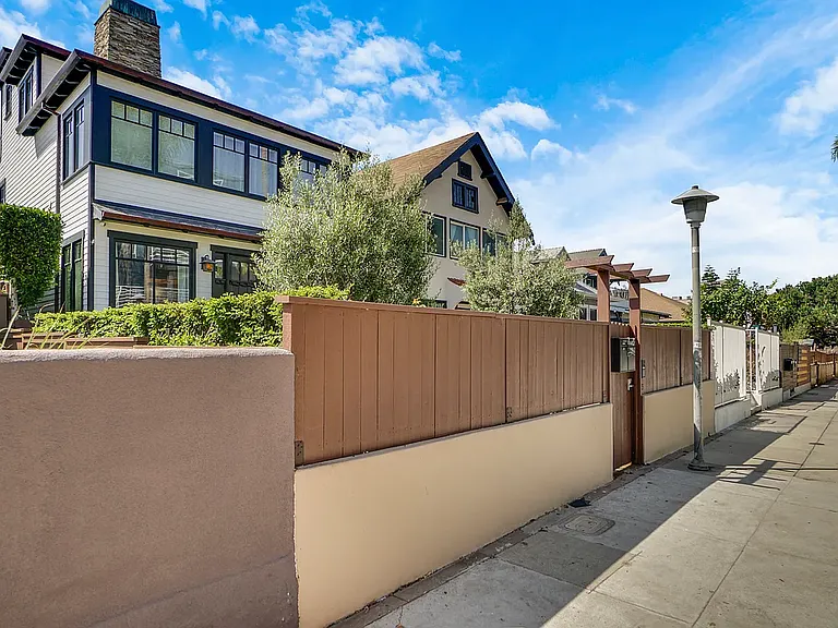 44 Sunset Ave — Photo 3