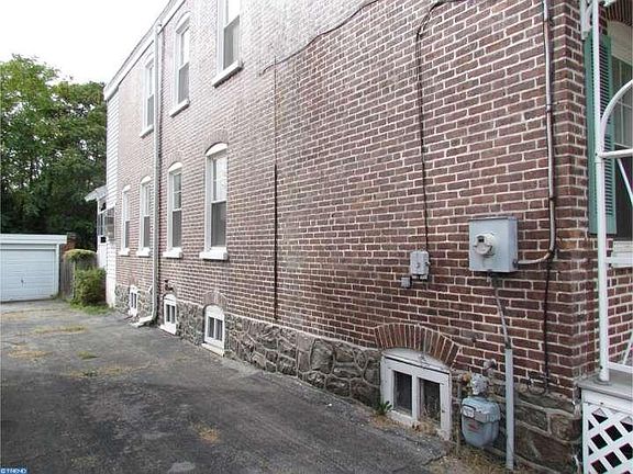 3rd image of 16 E Summit Ave
