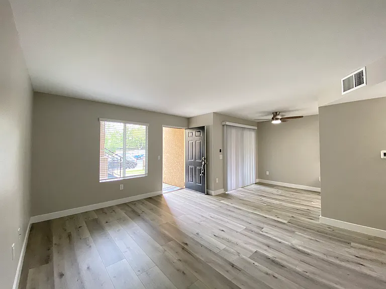 Sunny Creek Apartments — Photo 8