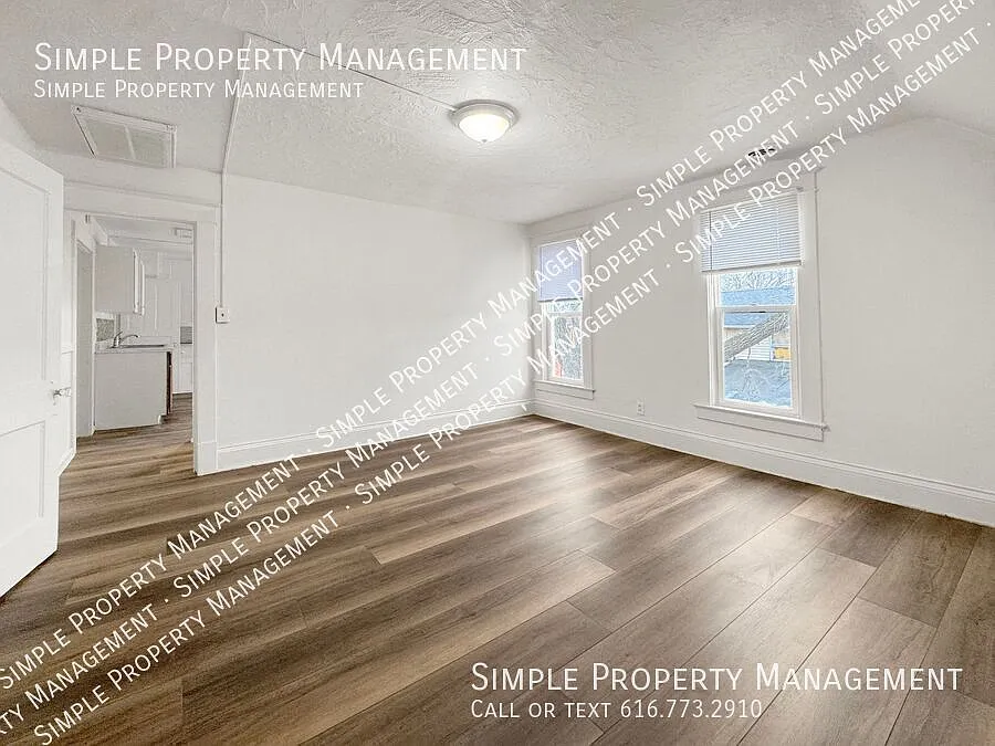 Building Photo - 1004 Jennette Ave NW #2