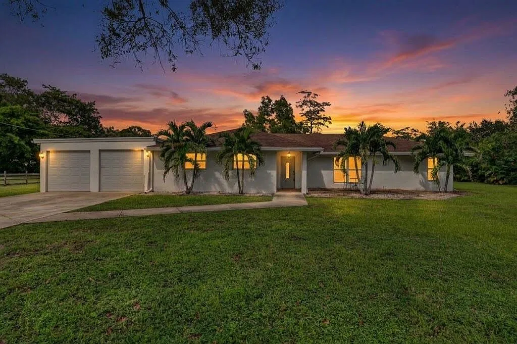 4 bed, 3.0 bath, 2377 sqft, $4,000 — Photo 1