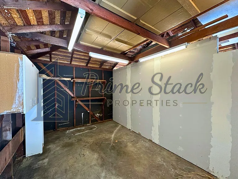 122 Asbury St — Photo 16
