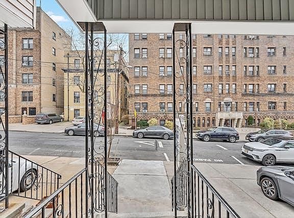 2nd image of 134 Kensington Ave