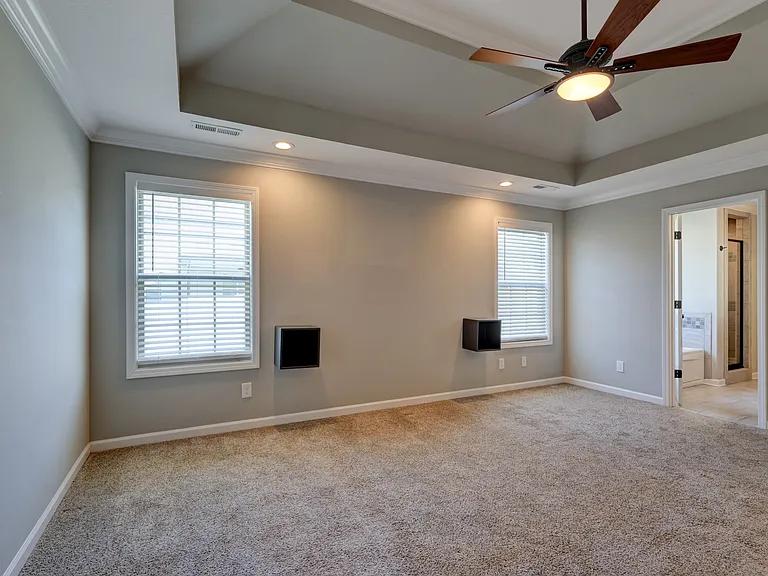1008 Meadowview Ln — Photo 32