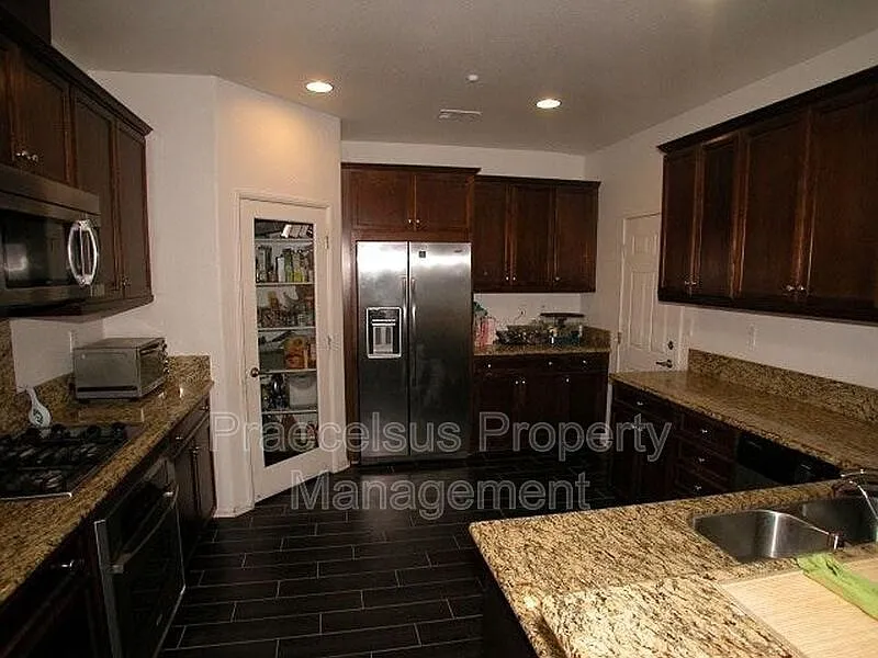 4 bed, 3.0 bath, 1891 sqft, $4,300 — Photo 4