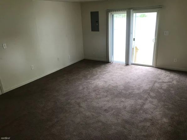 25270 Ford St, Roseville, MI 48066