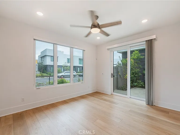 16285 Veterans Way — Photo 16
