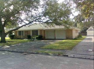 919 N 30th St, Nederland, TX 77627