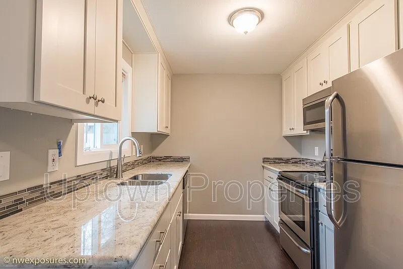 8150 SW Thorn St photo 1