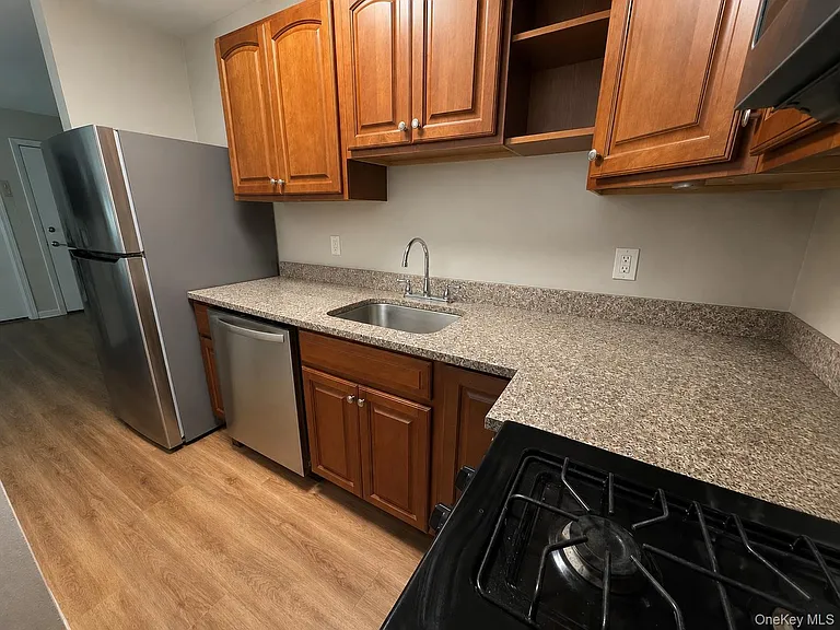 2 Locust Ct #B — Photo 8