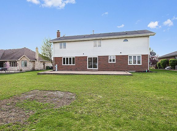 3rd image of 8556 Hollybrook Ln