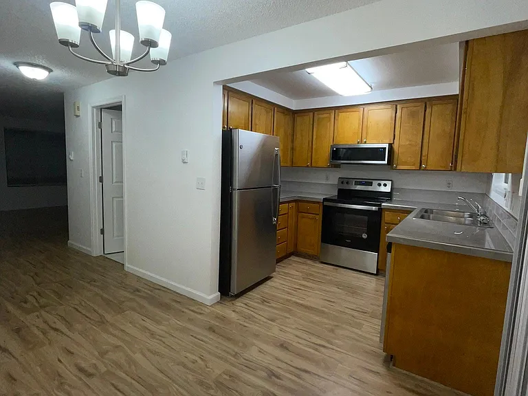 2075 NE Holliday Ave — Photo 15