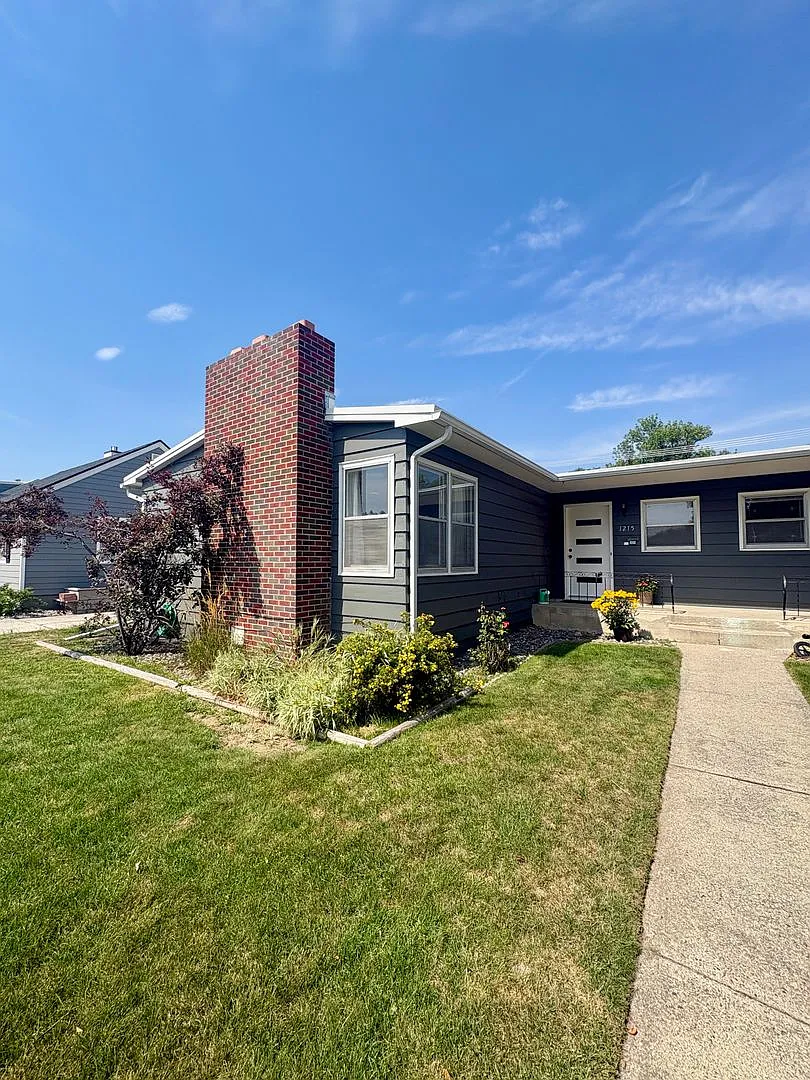 Spacious 3-Bedroom Duplex with Private Yard, Garage & Bonus Living Space! — Photo 2