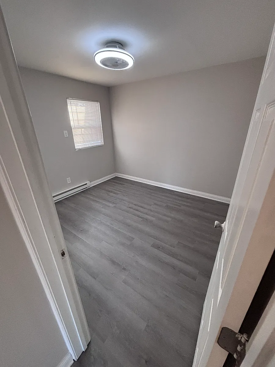 Building Photo - 710 W Mill St #1