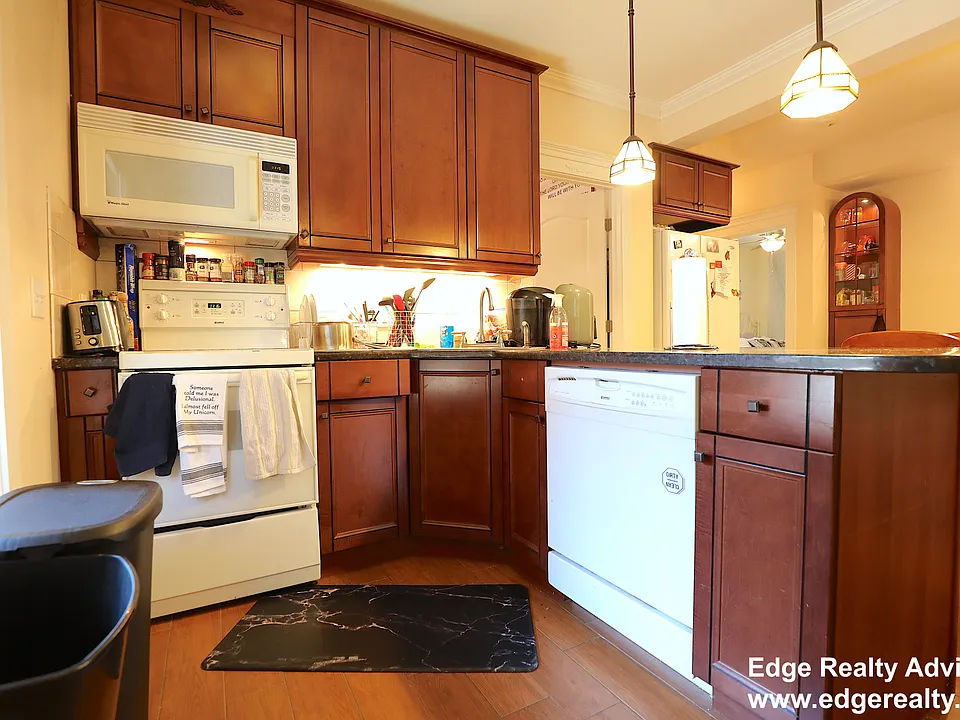8 Delaware Pl #1
