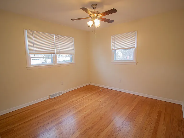27 Hanifin Ave — Photo 11