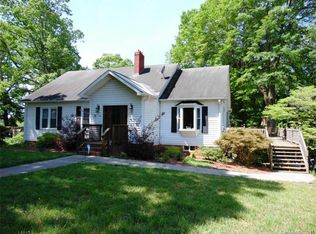 44 Hickory St, Badin, NC 28009