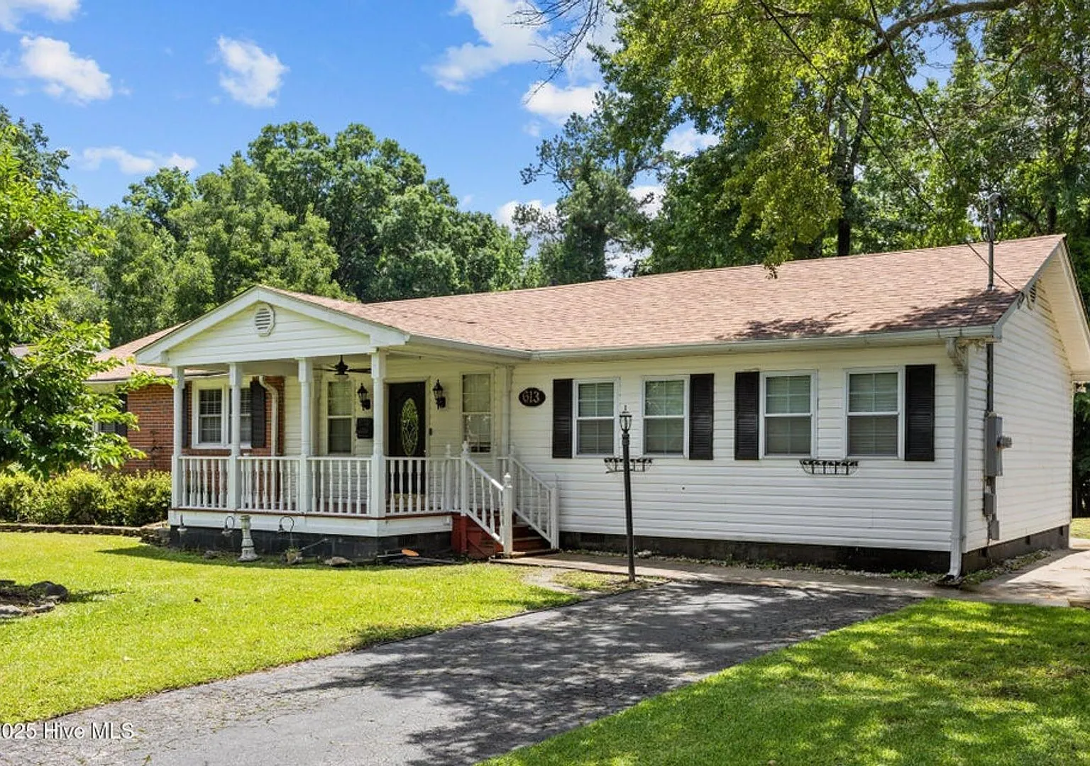 Spacious updated home in Jax - Pet Friendly - Great Location — Photo 2