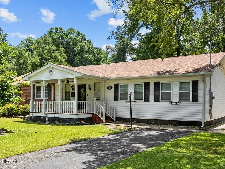 613 Maple St — Photo 2
