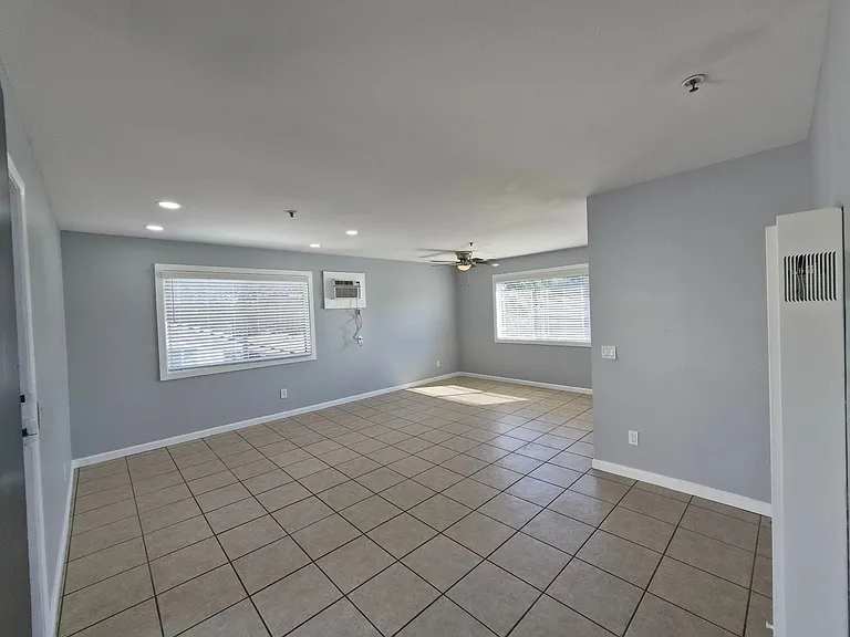 4311-4313 Toland Way — Photo 8