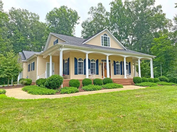 313 Briarwood Dr, Farmville, VA 23901