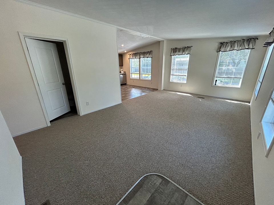 2nd image of 71 Parkview Dr