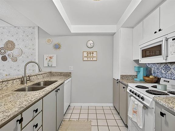 3rd image of 2614 COVE CAY DRIVE #405