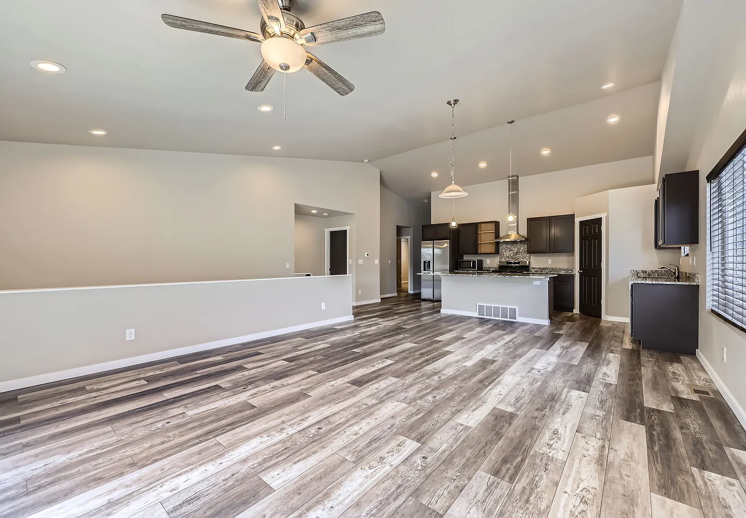 4 bed, 2650 sqft, $2,995 — Photo 2